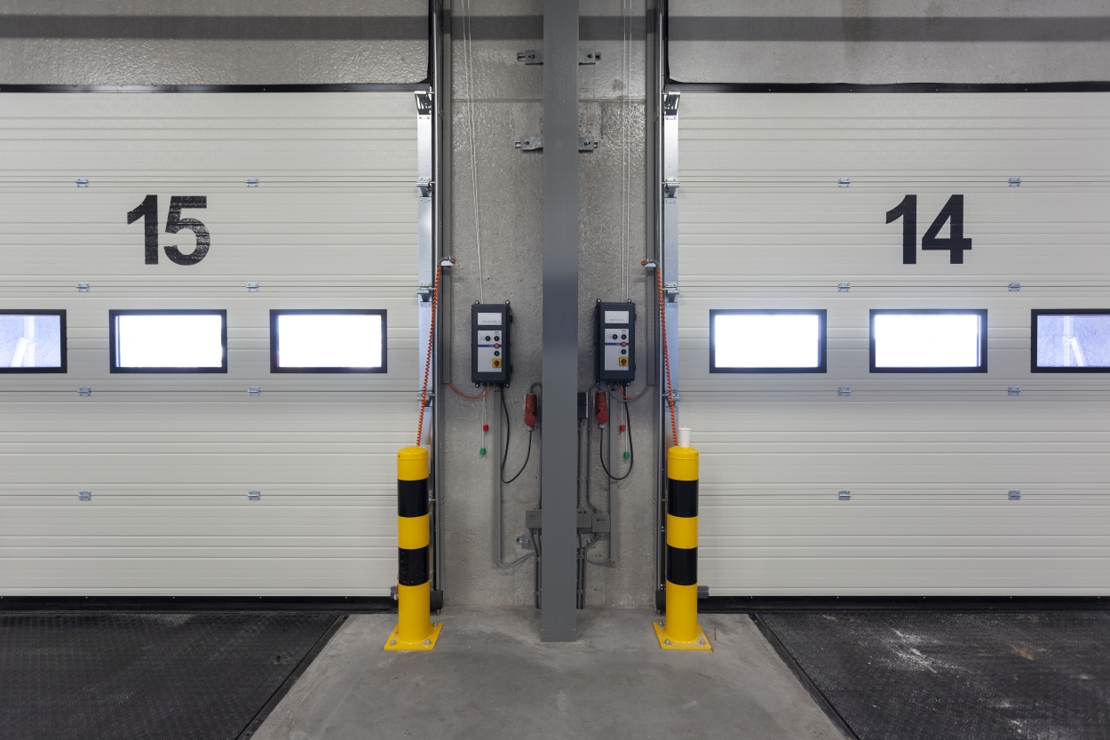 La puerta eléctrica industrial: qué significa verificado